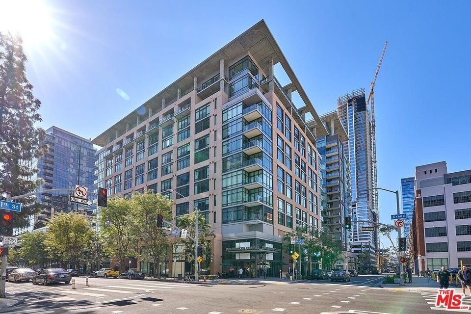 Exterior of 1111 S Grand Ave at 1111 S Grand Ave, Los Angeles