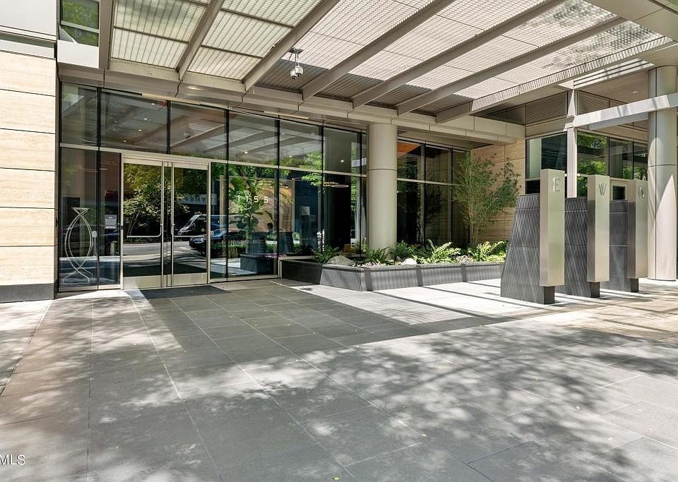 Exterior of Evo at 1155 S Grand Ave, Los Angeles