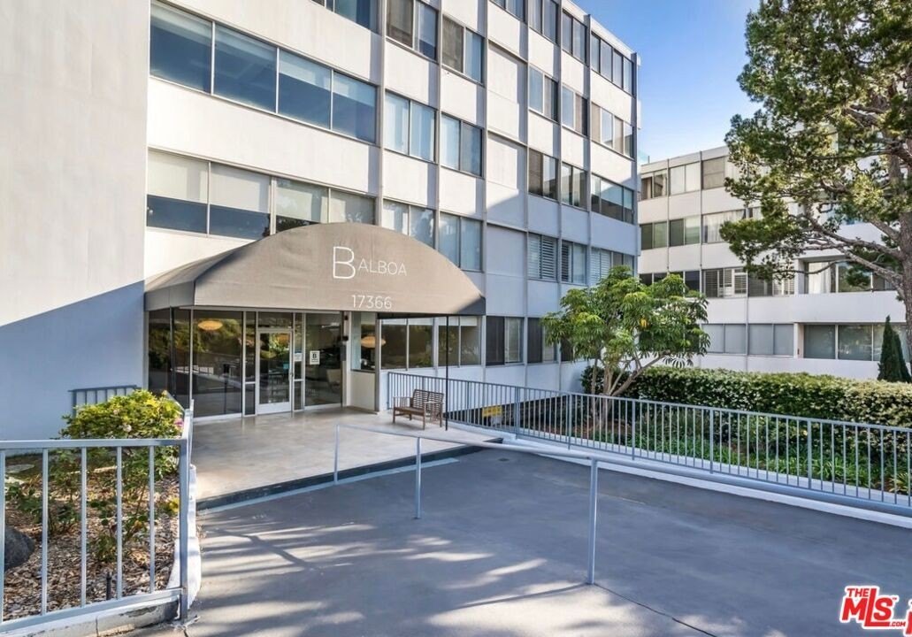 Exterior of 17366 W Sunset Blvd at 17366 W Sunset Blvd, Pacific Palisades