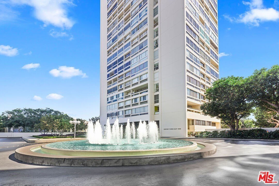Exterior de los condominios Century Towers, Los Angeles