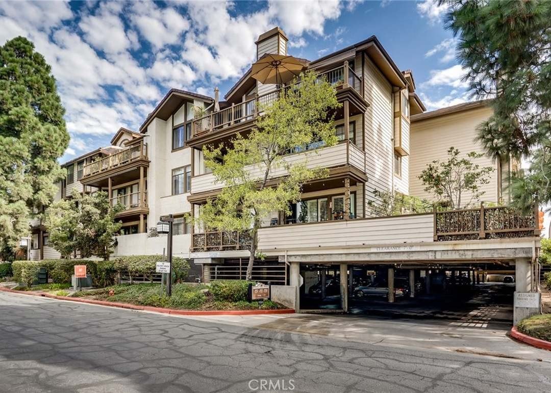 Exterior of Windemere on the Green at 2559 Plaza Del Amo, Torrance