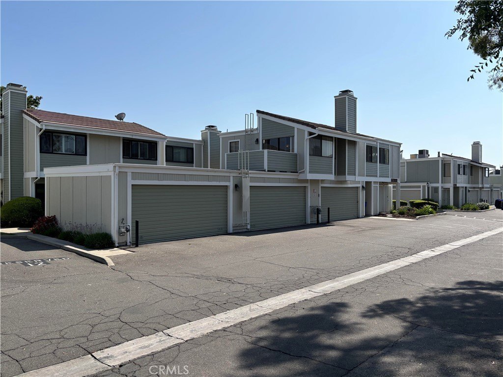 Exterior of 27063 Crossglade Ave at 27063 Crossglade Ave, Santa Clarita