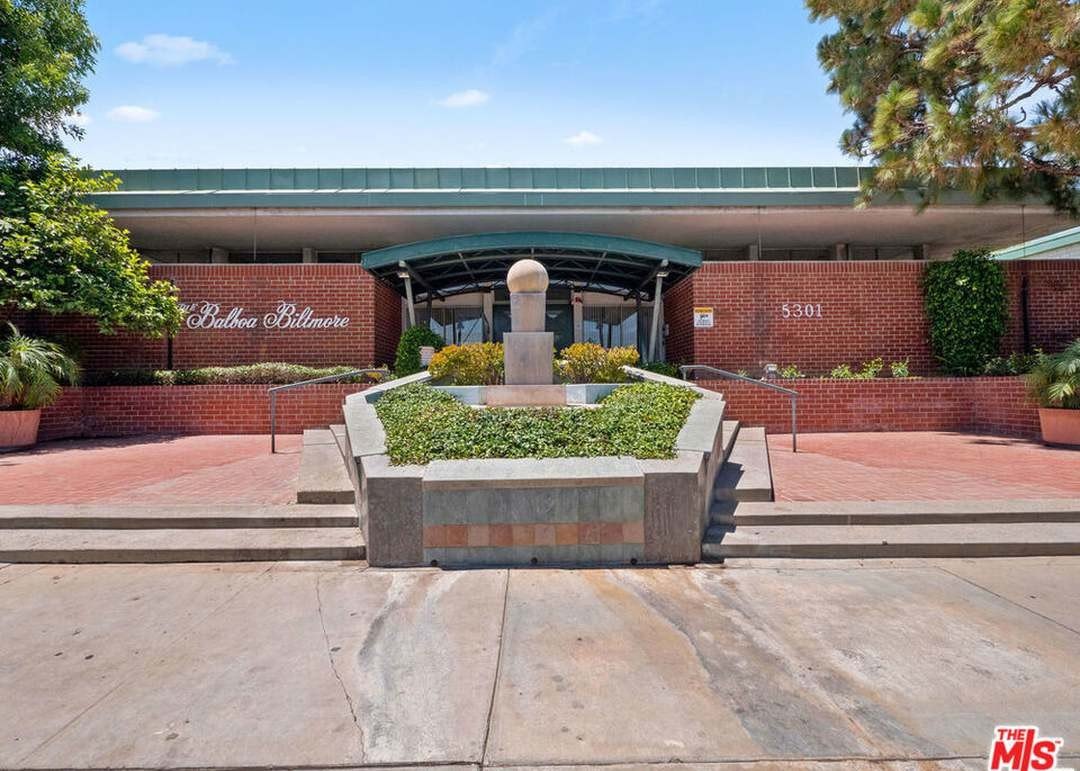 Exterior of 5301 Balboa Blvd at 5301 Balboa Blvd, Los Angeles