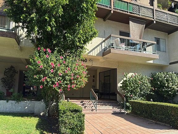 Exterior of Encino Oaks at 5460 White Oak Ave, Los Angeles