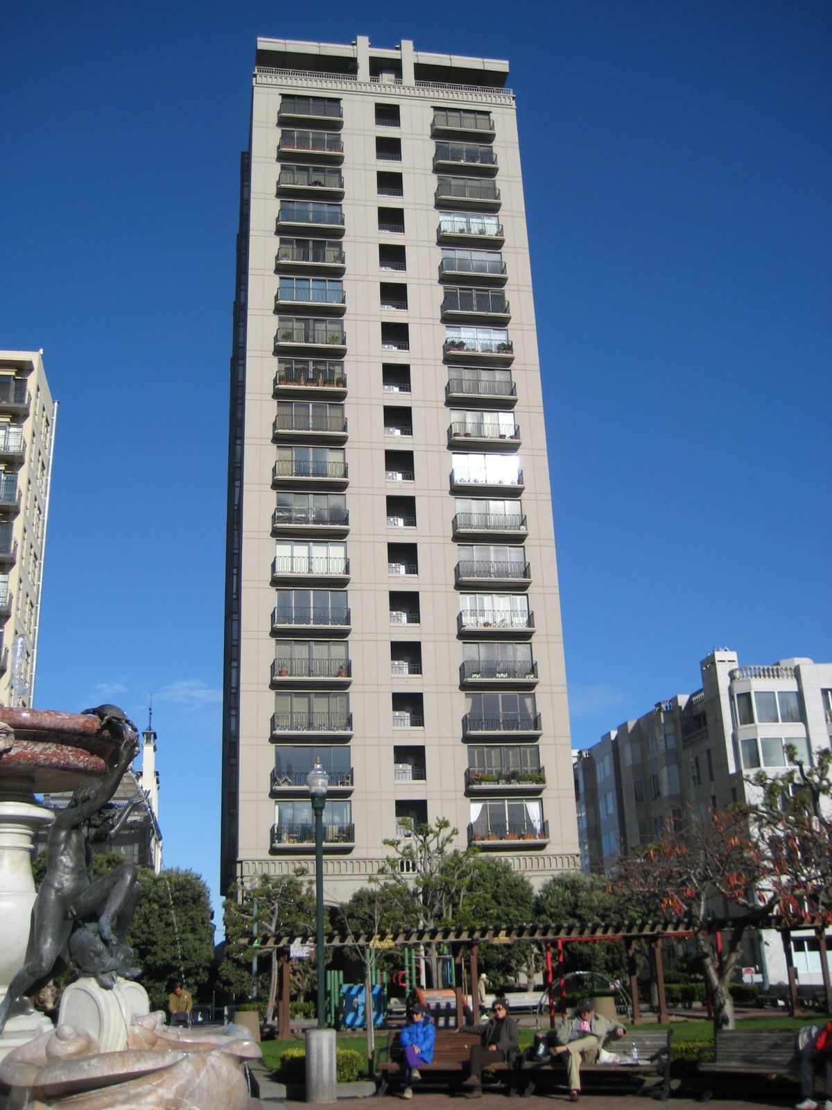1170 Sacramento Street viewed from Huntington Park, San Francisco; photograph taken in 2007