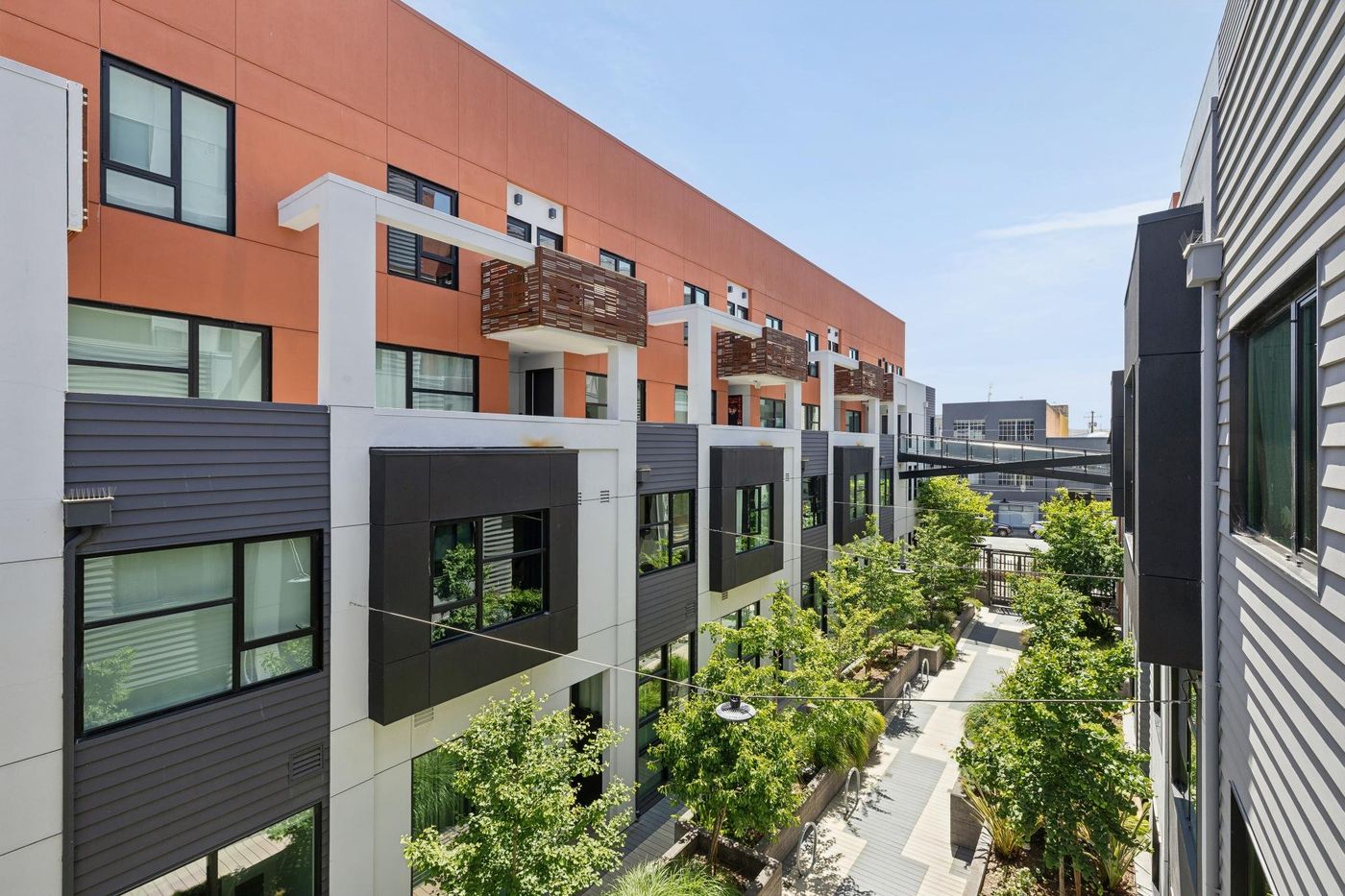 Landscaped courtyard at 1288 Howard Street, San Francisco