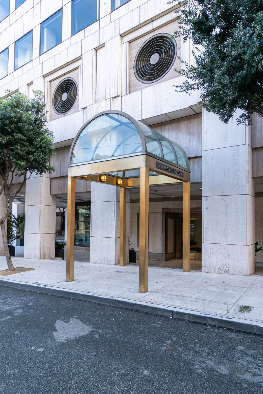Entrance at 611 Washington Street, San Francisco