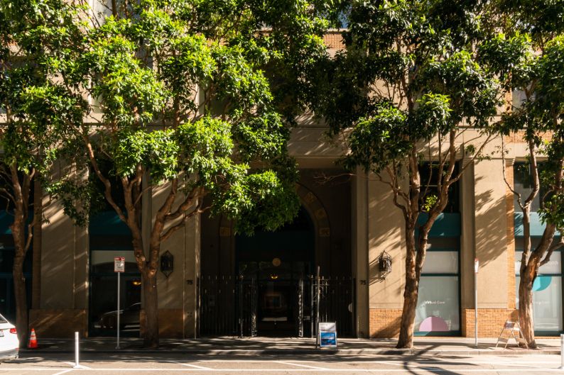 Entrance at 75 Folsom Street, San Francisco