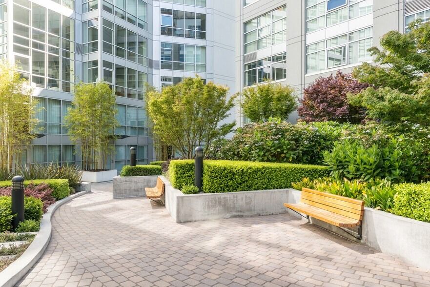 Courtyard at 200 Brannan Street, San Francisco