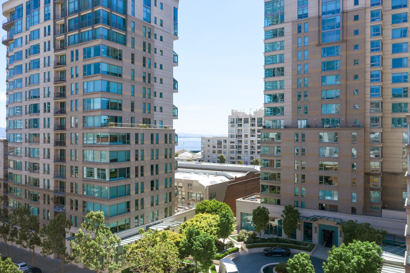 The Brannan condominium complex and courtyard, San Francisco
